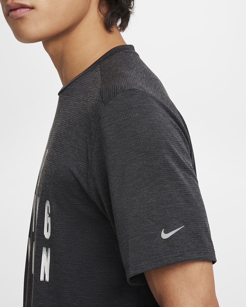 NIKE公式】ナイキ ライズ 365 ランニング ディビジョン メンズ Dri-FIT ショートスリーブ ランニングトップ.オンラインストア  (通販サイト)